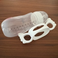哺乳瓶とフルーツフィーダーセットの画像