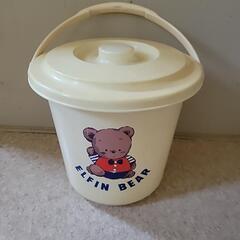 蓋つきバケツ