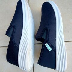 お譲り先決定！ほぼ新品　黒スニーカー25.0の画像