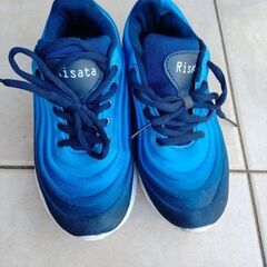 お譲り先決定！美品　スニーカー22.5 ブルーの画像