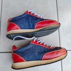 美品　スニーカー22.5 ブの画像