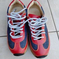美品　スニーカー22.5 ブ
