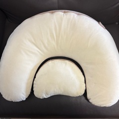 カーメイト(エールベベ)授乳クッションの画像