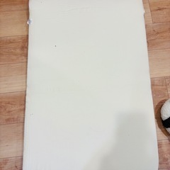 〈値下げ！〉ベビー布団　マット➕掛け布団（2枚）➕新品防水シート付きの画像