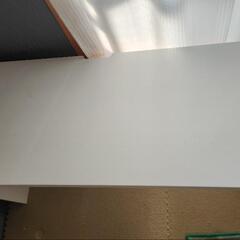 値下げ　GW中　セットがお得　横長の白いデスクの画像