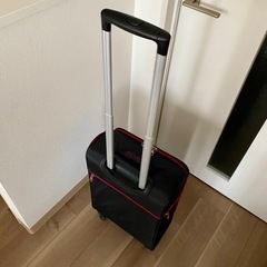  美品 軽量ソフトキャリーケース 28L ブラック 4輪キャスター T&S製かもの画像