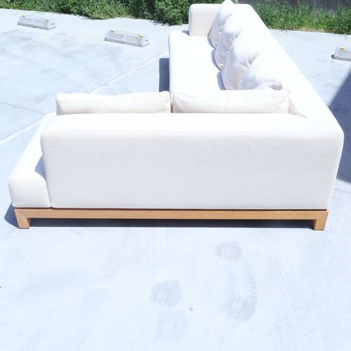 北海道旭川のメーカーCONDE HOUSE(カンディハウス)のtosai LUX(トーザイラックス)リビングカウチソファです。ナラ無垢
