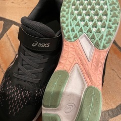asicsスニーカーの画像