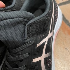 asicsスニーカーの画像