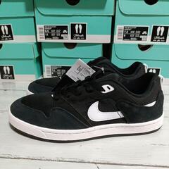 NIKE　メンズ　黒白　ナイキ　SB アリウープ