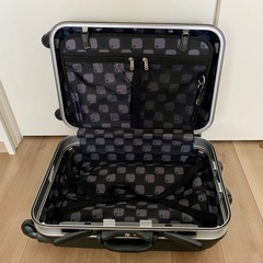 美品 スーツケース ハードキャリーケース ブラック 60cm 旅行・出張に最適の画像