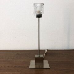 ガラスキューブ卓上スタンド　シンプルデザイン間接照明NITORIテーブルスタンド　キューブ型ナイトランプ　ハロピン電球G9付　点灯確認済みの画像