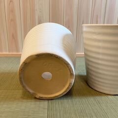 大きめ花瓶　二つ合わせて200円ですの画像