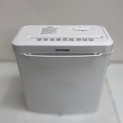 【レガストック川崎本店】IRIS OHYAMA アイリスオーヤマ パーソナルシュレッダー AZ-P5GCX2-W 2024年製 ホワイト 細断枚数5枚 クロスカット コンパクトモデル ホチキス対応 連続使用2分 容量8.7L 家庭用