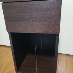 キャスター付きの棚の画像