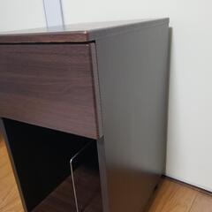 キャスター付きの棚