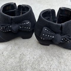 ❤️ キッズ ブラックブーツ リボンの画像
