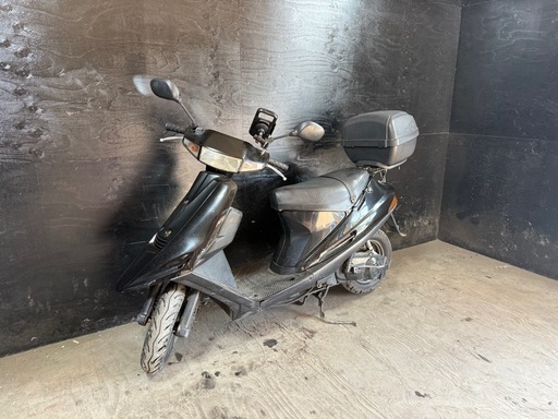 ★支払総額5.0万円★激安車、バイクショップ！野田納車可能です！ スズキ アドレスV100 黒 CE11A 消耗品good！ 2ストのためオイル注ぎ足すだけ！ 人気のV100！ リアボックス付き！