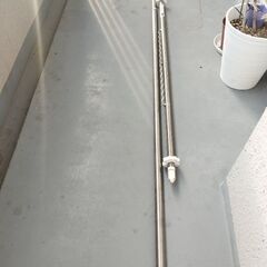 物干し竿1本500円、2本ありますの画像