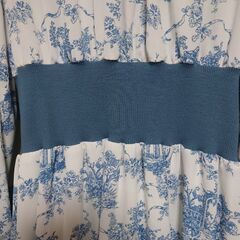 新品【春服ワンピース】Ｍサイズ／白地×水色グレーの画像