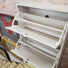 ミラー付き 4段 フラップ式 シューズボックス シューズラック 靴箱 下駄箱 ホワイト■幅60㎝x奥行24㎝x高さ146㎝■近隣配送無料 買取帝国 朝霞店の画像