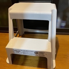ほぼ新品　踏み台　イス　高さ43センチ
