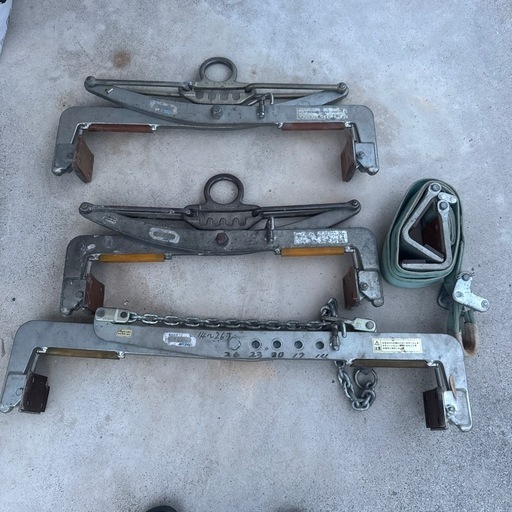 マキノの石材クランプ（石バサミ）とハングのセットです