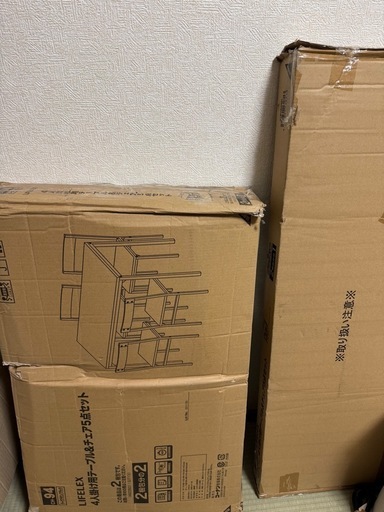 テーブルと椅子の ４点セット、テーブル１台