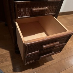 キャスター付き戸棚の画像