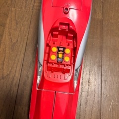 こまちの巨大な新幹線のおもちゃの画像