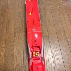 こまちの巨大な新幹線のおもちゃの画像
