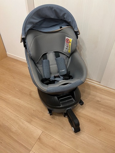 combi チャイルドシート　新生児対応