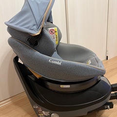 combi チャイルドシート　新生児対応の画像