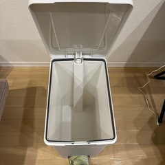 ゴミ箱　高さ48 奥行42 幅28　の画像