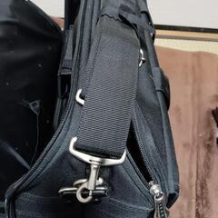 大きめのビジネスカバン、ショルダーにも出来ます、ポケットも色々有りとても便利で使いやすいの画像