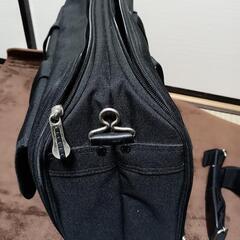 大きめのビジネスカバン、ショルダーにも出来ます、ポケットも色々有りとても便利で使いやすいの画像