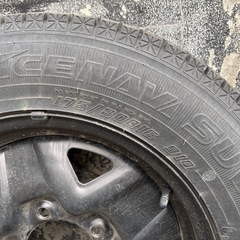 ジムニースタッドレスタイヤホイル付きの画像