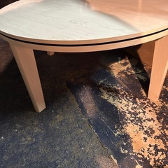 丸テーブルの画像