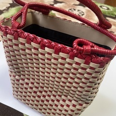 籐のバッグ