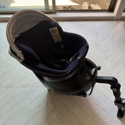 チャイルドシート　ベビーシートコンビ combi