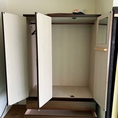 洋服タンスの画像