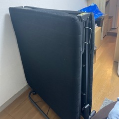 折りたたみベッドの画像