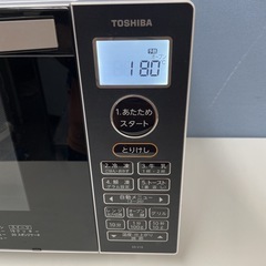 R721 ☀️ 2021年製の美品♪ TOSHIBA オーブンレンジ （18L / ヘルツフリー / 角皿付き） ER-V18 ⭐ 動作確認済 ⭐ クリーニング済の画像