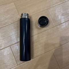 小さめの水筒の画像