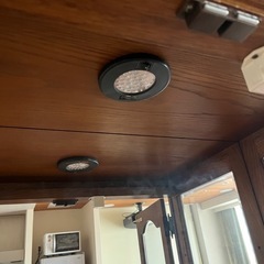 【美品】旭川家具 コレクションボード◇3面ガラス×鏡×ライト付き◇みなとみらい引き取り希望（価格応相談） の画像