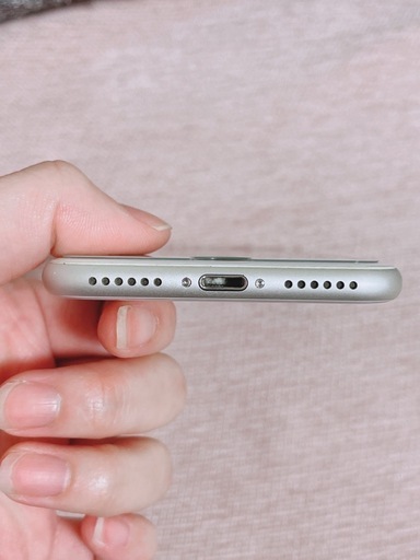 美品』iPhone 8 SIMフリー 64GB ホワイト (無花果) 藤阪のその他