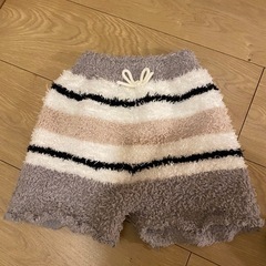 ①手袋②浮腫みとり③ニットパンツの画像