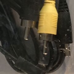 無料　新品のままと思うよく分からない接続コードの画像