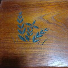 木彫りの盆の画像