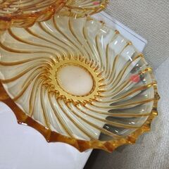 未使用ノリタケ クリスタル 琥珀色ガラスプレート５個セット琥珀色の憎い奴の画像